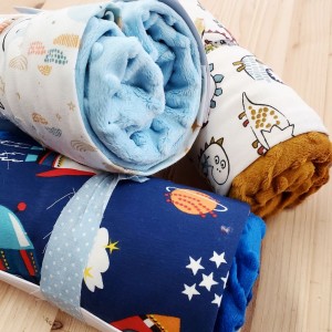 KIT CAPPELLINO E SCALDACOLLO: 1 PZ JERSEY FANTASIA MASCHIO + MINKY TINTA UNITA CM 50X70 KIT CAPPELLINO E SCALDACOLLO: 1 PZ JERSEY FANTASIA MASCHIO + MINKY TINTA UNITA CM 50X70