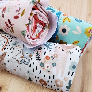 KIT CAPPELLINO E SCALDACOLLO: 1 PZ JERSEY GARZATO FANTASIA FEMMINA + JERSEY TINTA UNITA CM 50X70 KIT CAPPELLINO E SCALDACOLLO: 1 PZ JERSEY GARZATO FANTASIA FEMMINA + JERSEY TINTA UNITA CM 50X70