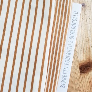 KIT CAPPELLINO E SCALDACOLLO JERSEY RIGHE GRANDI E PICCOLE ECRU E CAMMELLO