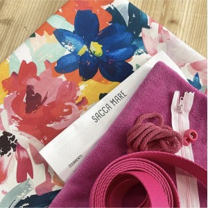 KIT SACCA MARE GRANDI FIORI ACQUARELLATI  MEZZO PANAMA E BAMBOO