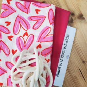 KIT SACCHETTA CONIGLIETTO SUMMER - JEANS FUCSIA E MUSSOLA CUORI BUBBLEGUM