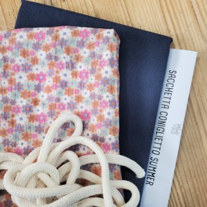 KIT SACCHETTA CONIGLIETTO SUMMER - JEANS BLU NAVY E MUSSOLA FIORELLINI COLORATI