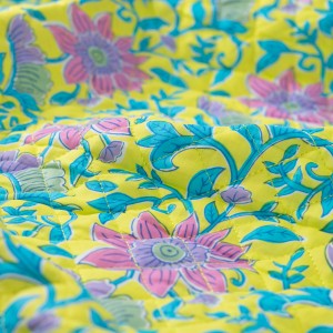 TRAPUNTA ENJOY GRANDI FIORI BUBBLEGUM LILLA E TURCHESE BASE GIALLO LIME