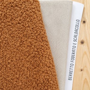 CAPPELLINO E SCALDACOLLO BOUCLE BISCOTTO e MAGLINA SABBIA
